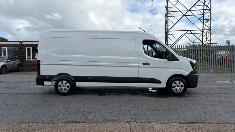 Renault Master Lwb Diesel Fwd LM35 Blue dCi 150 Advance Medium Roof Van